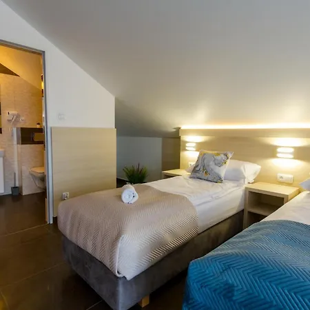 Akwamaryn グジボボ