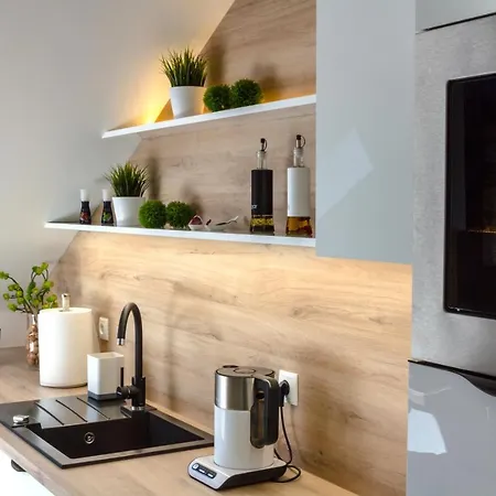 Akwamaryn グジボボ